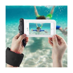 WATERPROOF CASE FOR 4.7 INCHES DEVICES WITH FLOATING ADJUSTABLE WRIST STRAP IN WHITE